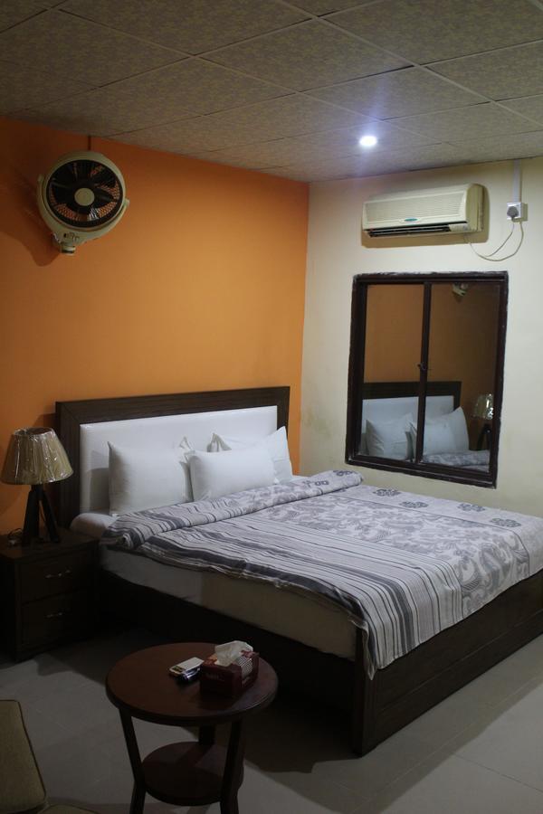 Amyl'S Garden Guest House อิสลามาบัด ภายนอก รูปภาพ