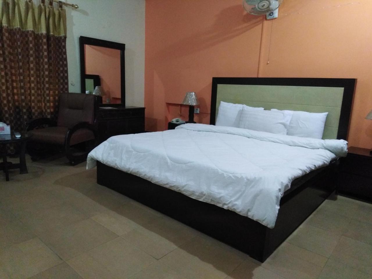 Amyl'S Garden Guest House อิสลามาบัด ภายนอก รูปภาพ