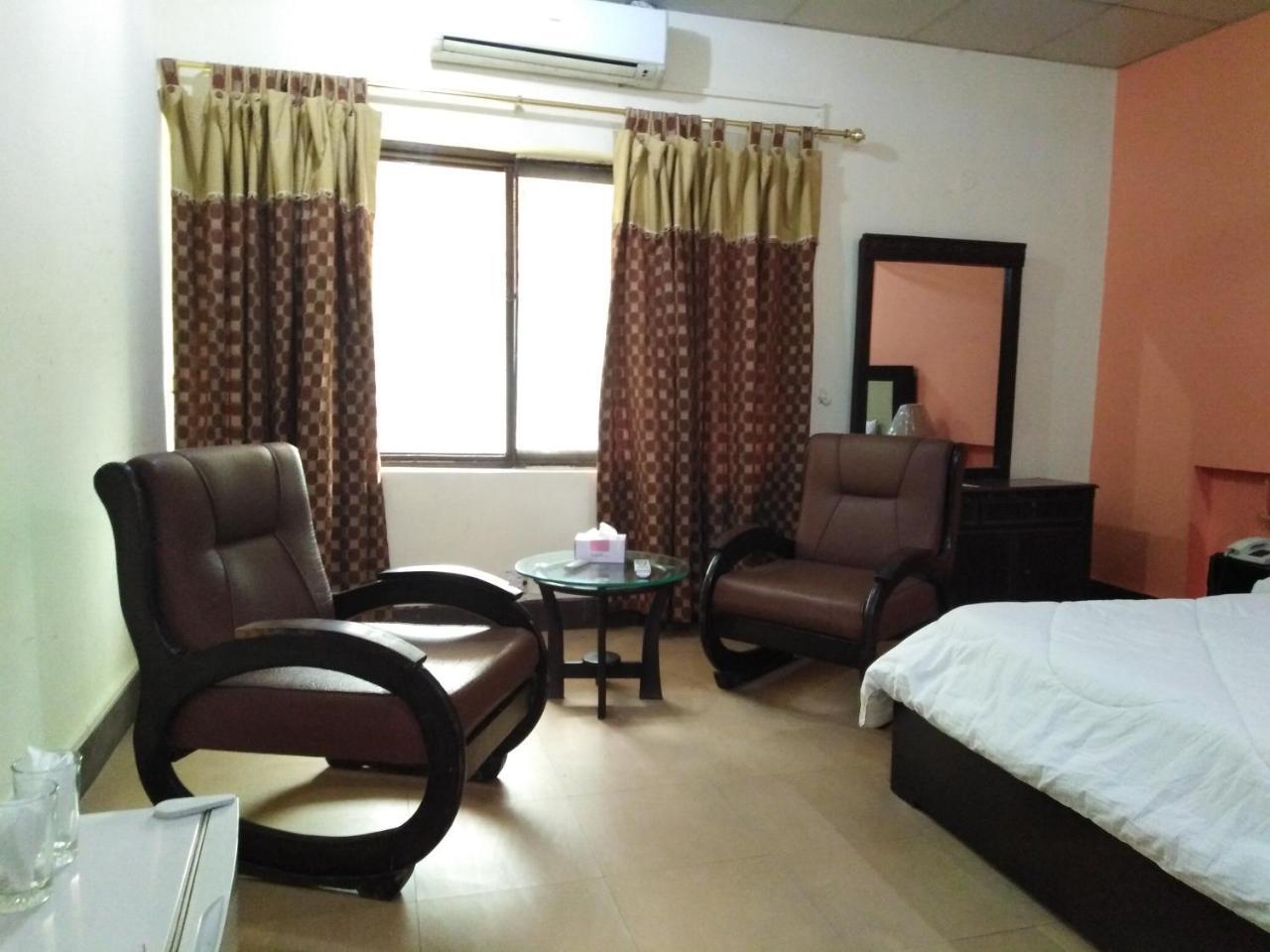 Amyl'S Garden Guest House อิสลามาบัด ภายนอก รูปภาพ